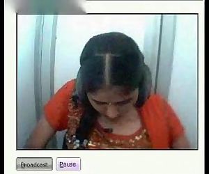 Desi girl showing boobs and..