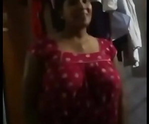 Desi aunty huge boobs in..
