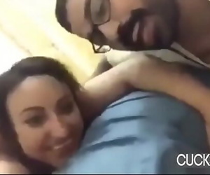 arab wifey gets fucked..