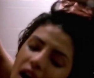 Priyanka chopra tart\'s in tub